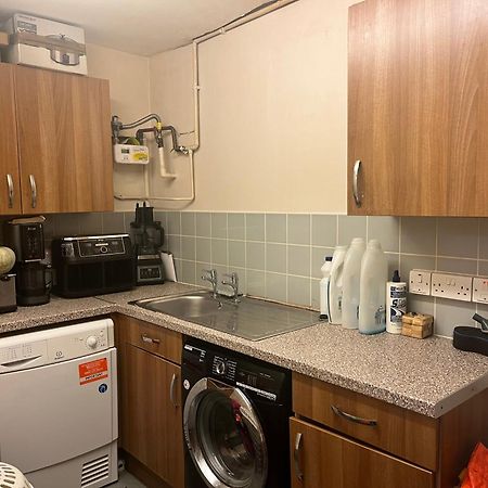 Queenomega'S Home Stay London Exterior photo