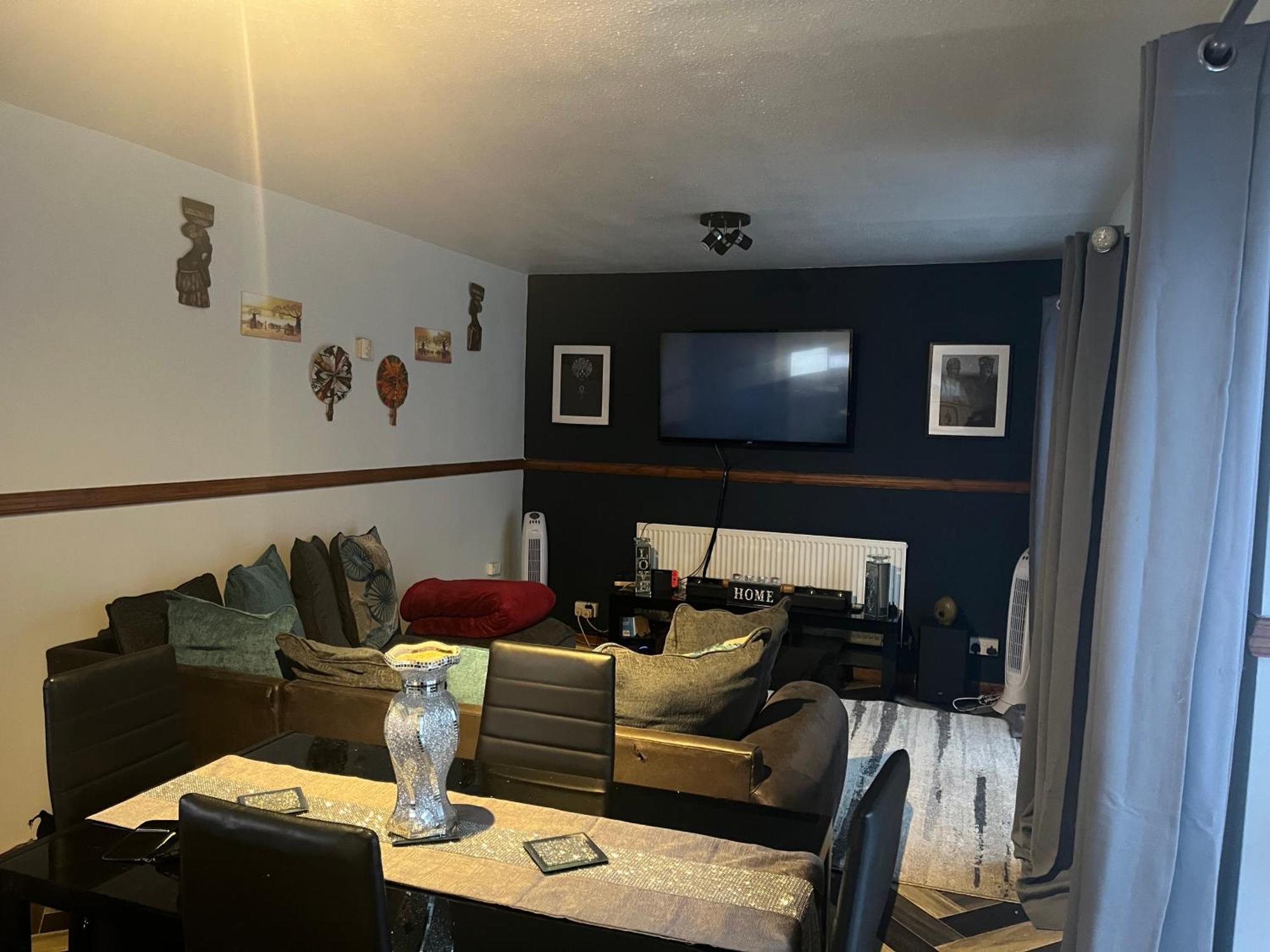 Queenomega'S Home Stay London Exterior photo