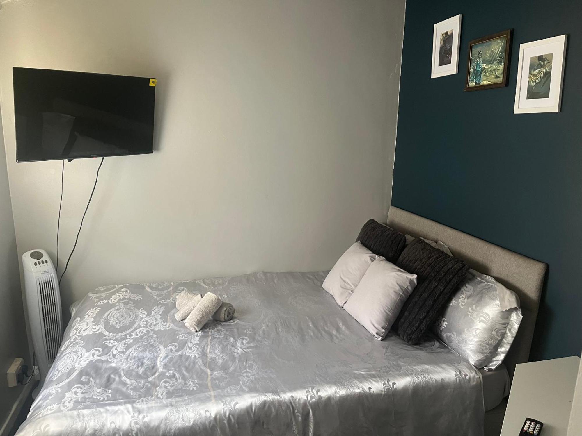 Queenomega'S Home Stay London Exterior photo