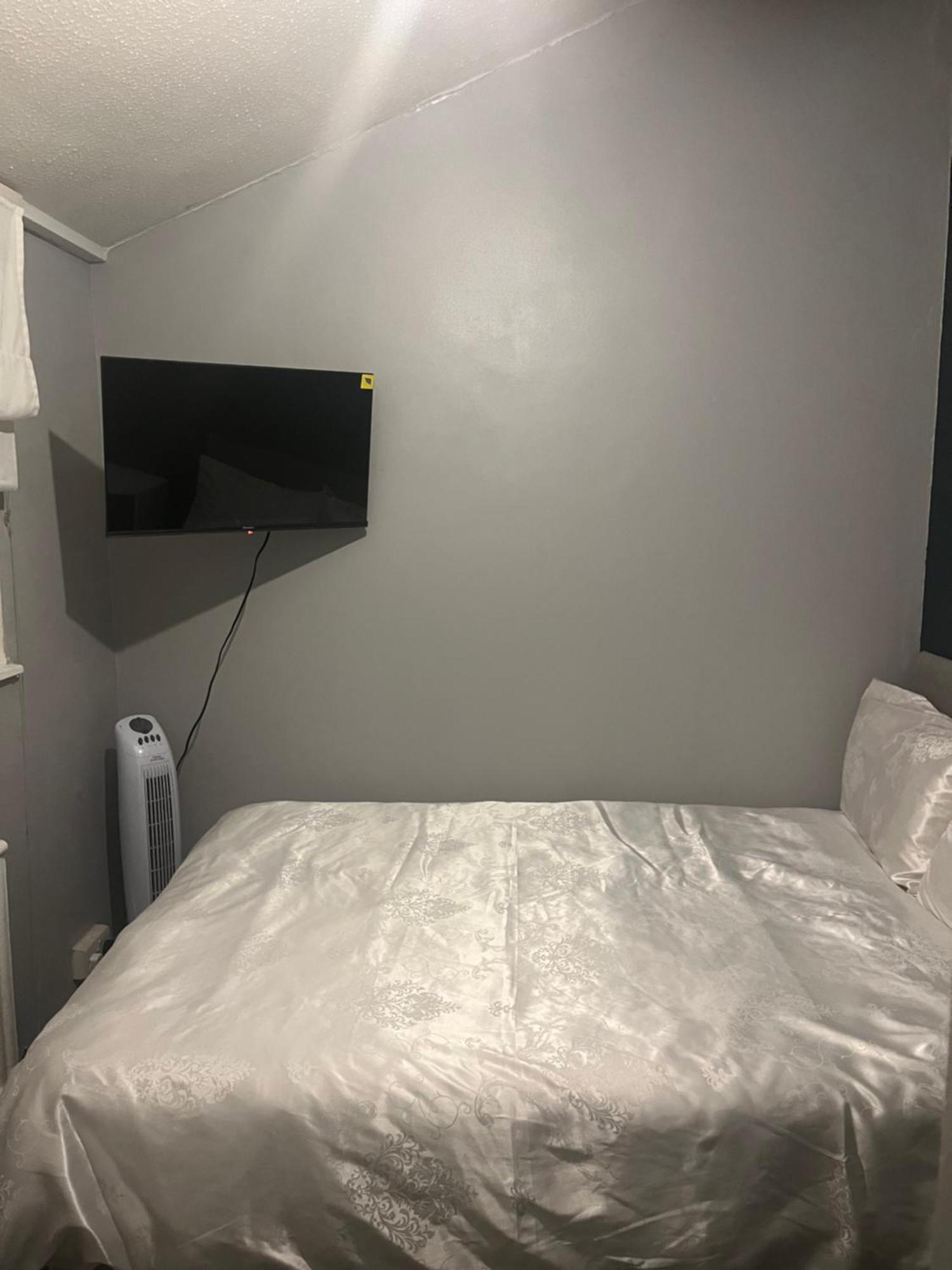 Queenomega'S Home Stay London Exterior photo